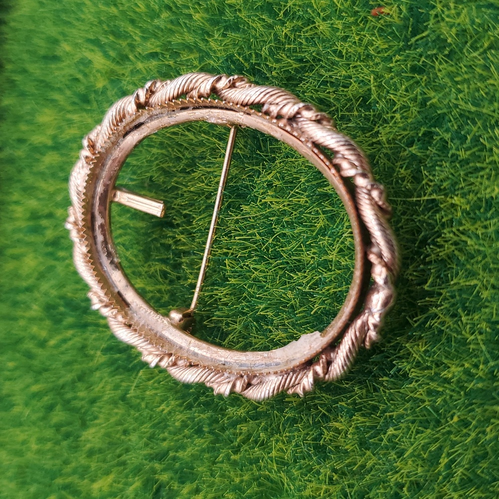 Openwork Customizable Brooch B446 - image 2